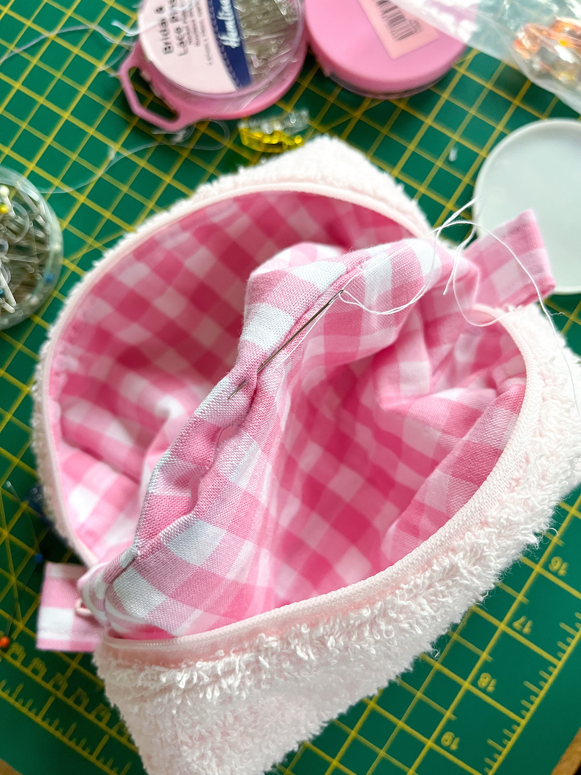 Hand sewing DIY makeup bag